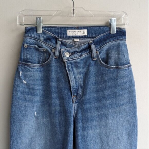 Abercrombie 90s Straight Ultra High Rise Jeans with Criss Cross Waistband - Picture 3 of 6